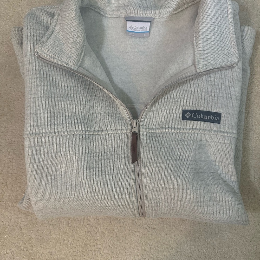 Columbia Men's Light Gray Zip-Up Sweater